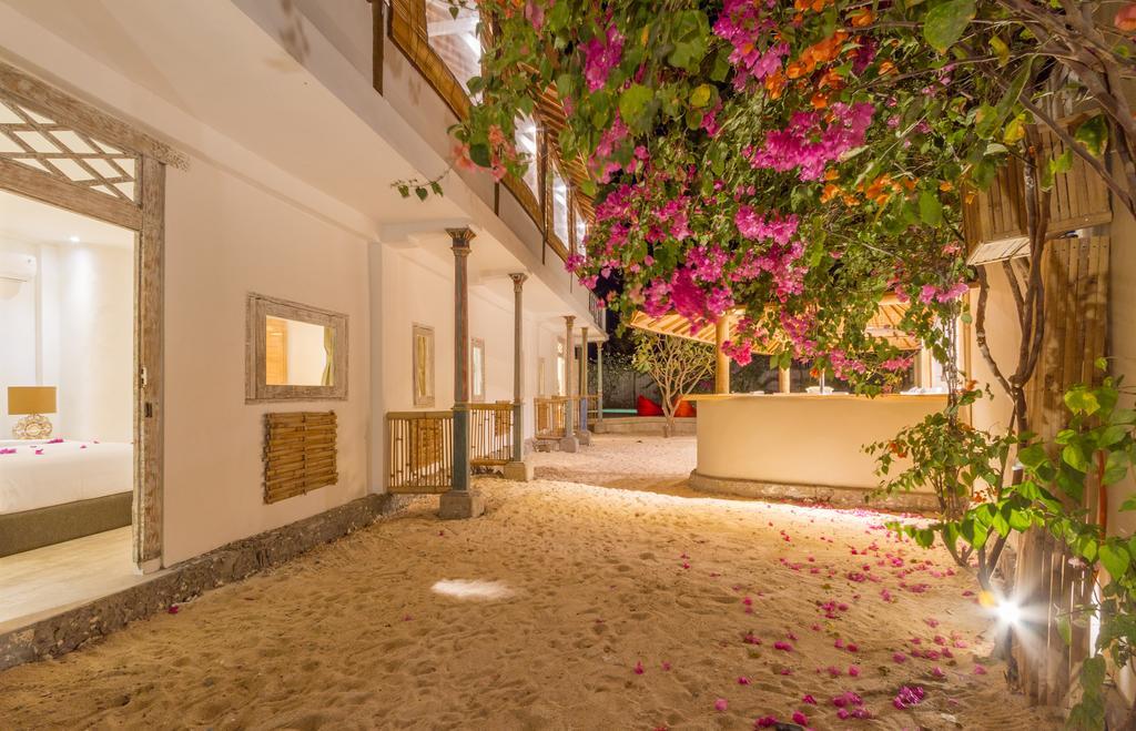 Villa Shelra ギリ島 エクステリア 写真